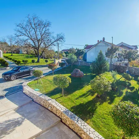 Villa Herzegovina *